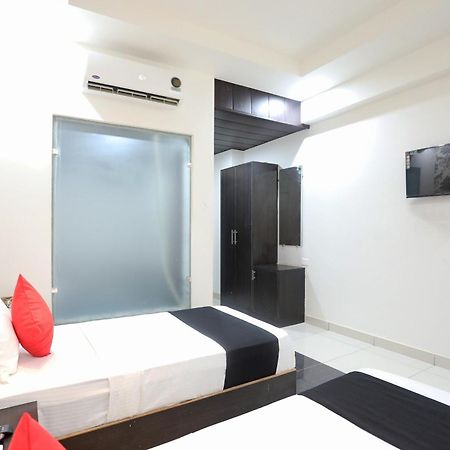 Live On Mrt736 Hotel Meerut Luaran gambar
