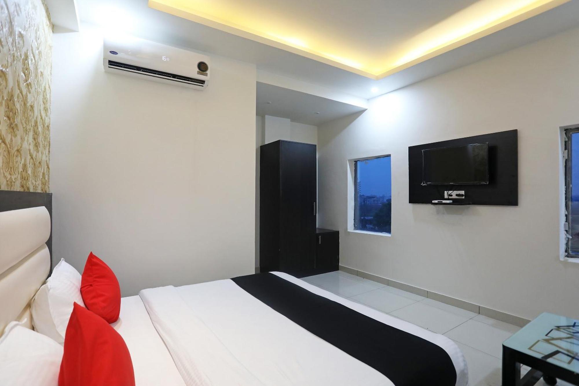 Live On Mrt736 Hotel Meerut Luaran gambar