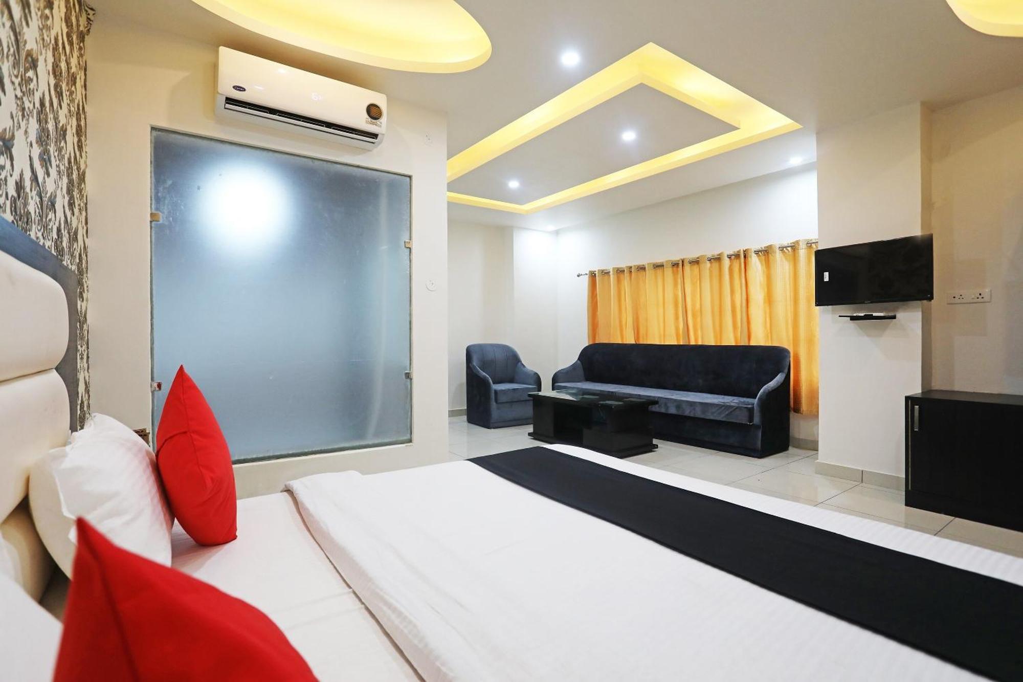 Live On Mrt736 Hotel Meerut Luaran gambar
