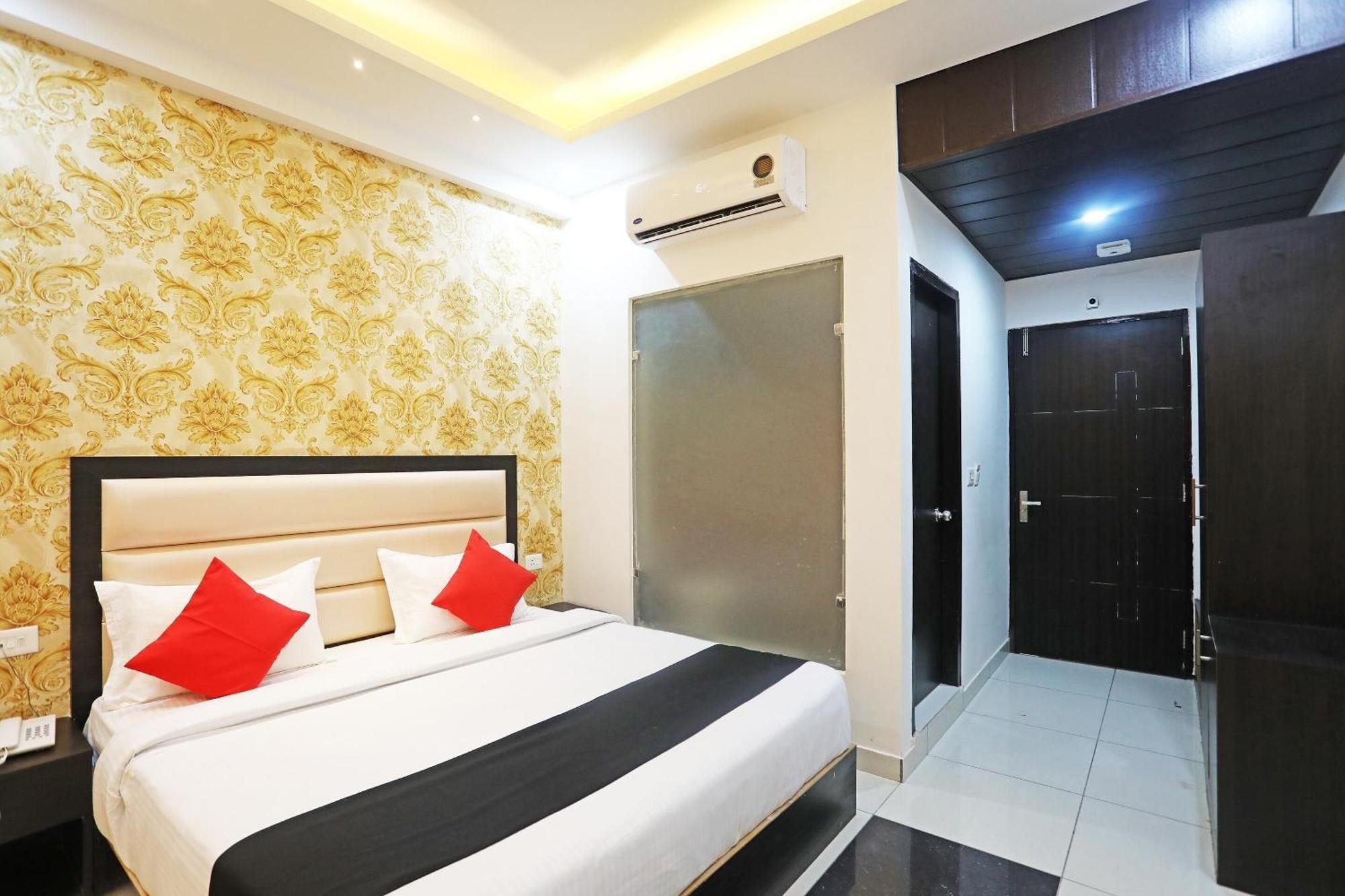 Live On Mrt736 Hotel Meerut Luaran gambar