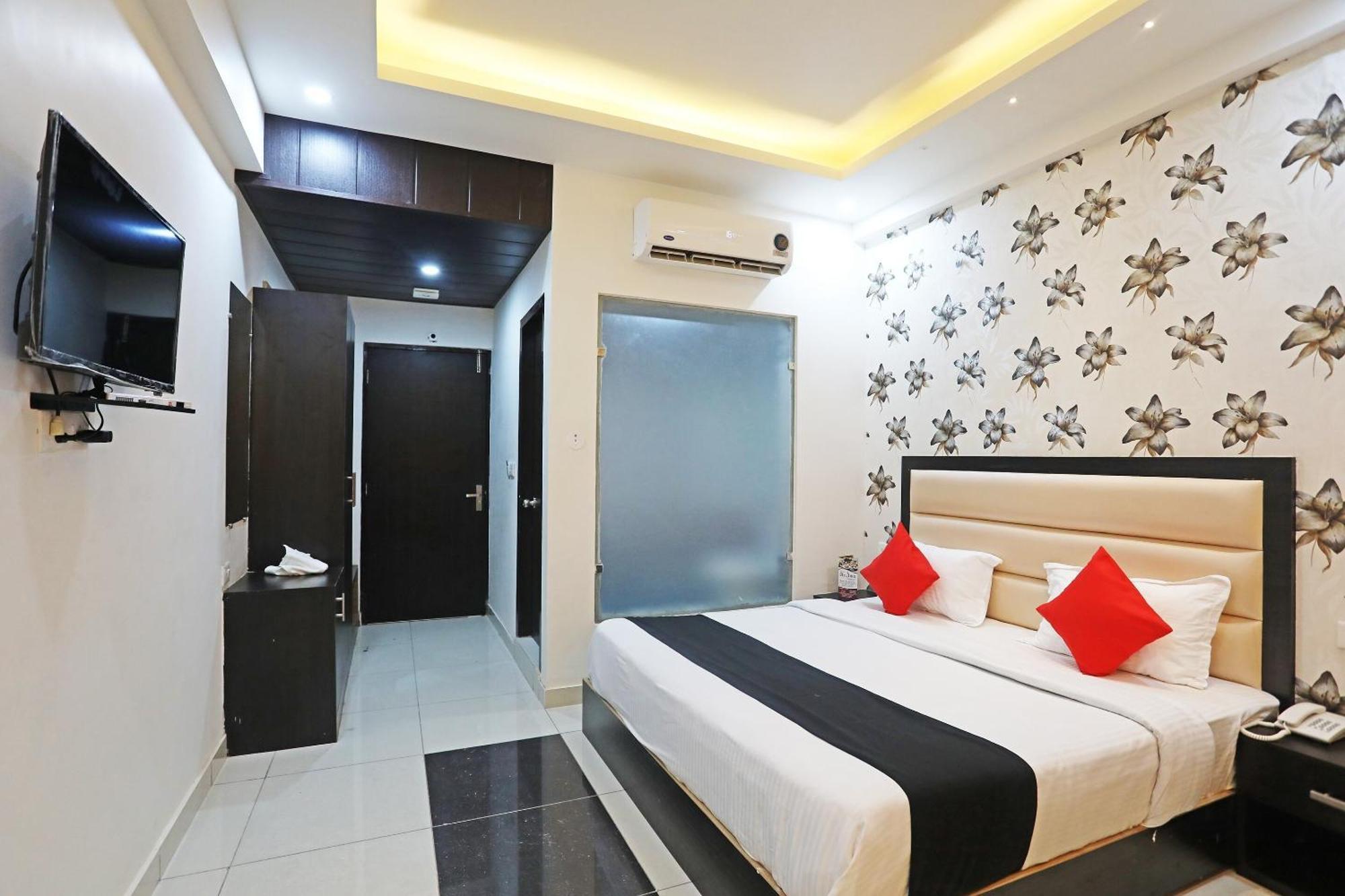 Live On Mrt736 Hotel Meerut Luaran gambar
